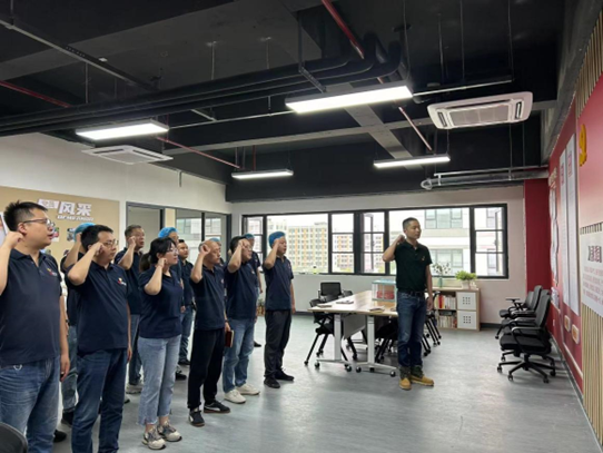 追憶入黨初心，永葆黨員本色<br>凌峰環(huán)球黨支部開展黨員過“政治生日”暨“黨員突擊隊爭當排頭兵”活動